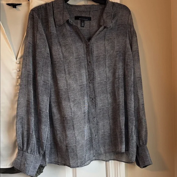 3 Blouses: Banana Republic, WHBM - Picture 2 of 11
